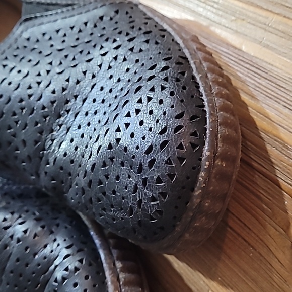 Comfy Clarks black moccasins - Picture 6 of 16